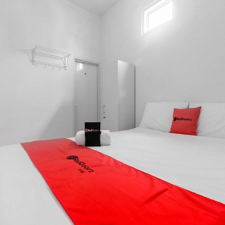 红多兹Plus酒店-近塔曼拉萨纳门腾 雅加达 外观 照片